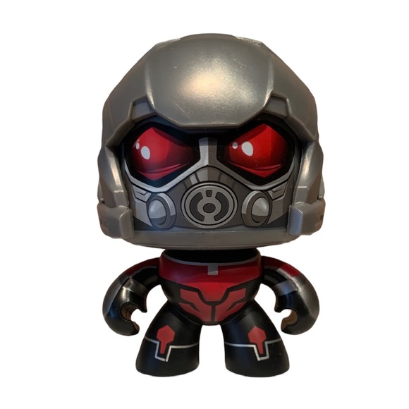 Goku Funko pop, mighty marvel muggs Ant Man and 5 Star Dumboldor - Picture 4 of 8